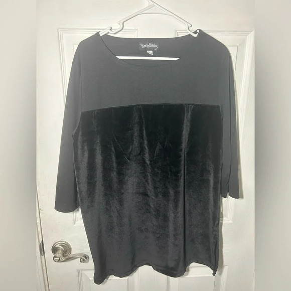 Diane Von Furstenberg black velvet vibes 3/4 length sleeve top. Size Medium - Picture 1 of 6